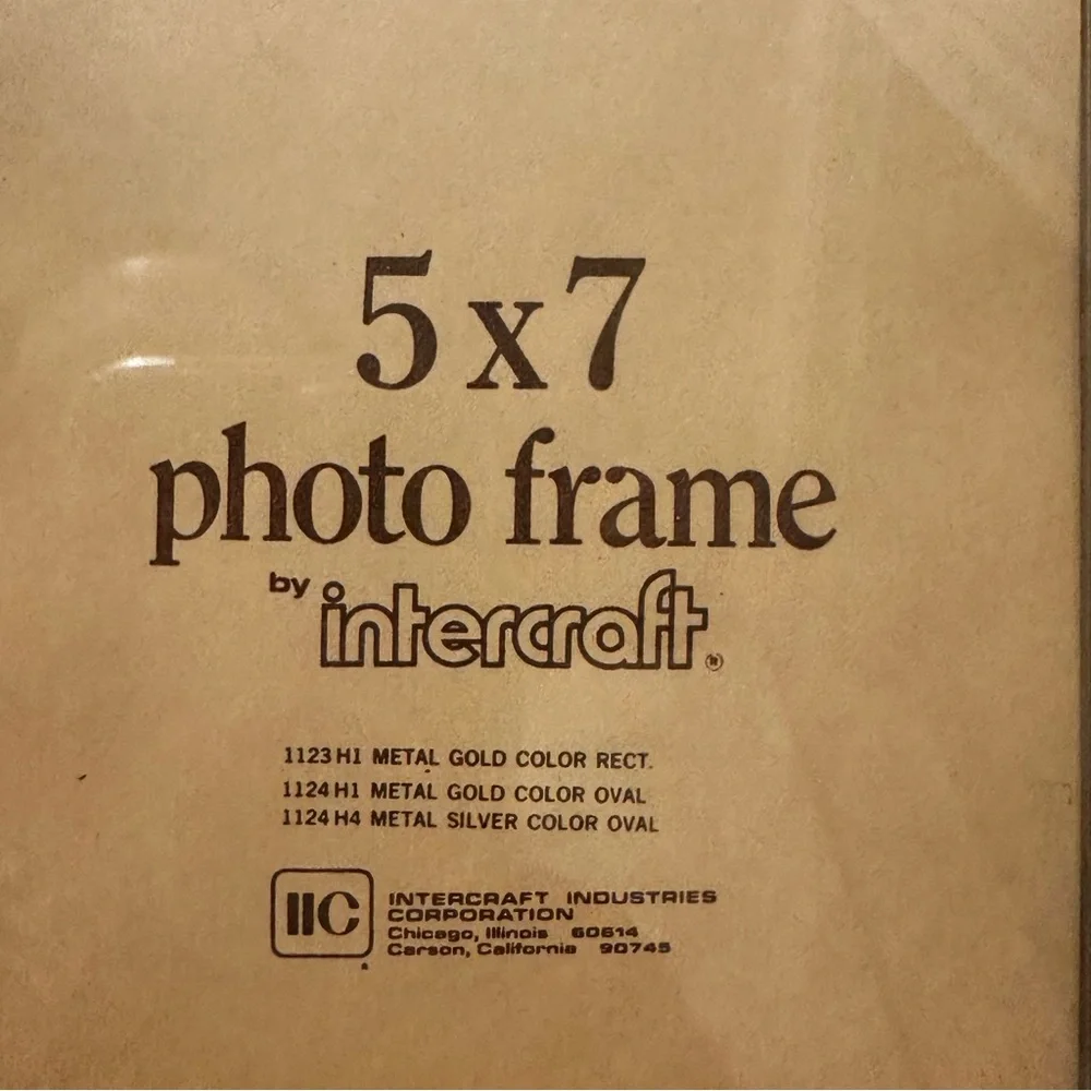 Vintage Gold Metal Intercraft 1976 Shadowbox Picture Frame 5x7